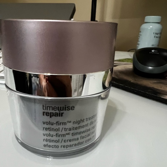 TimeWise Repair® Volu-Firm® Night Treatment With Retinol - Picture 2 of 2